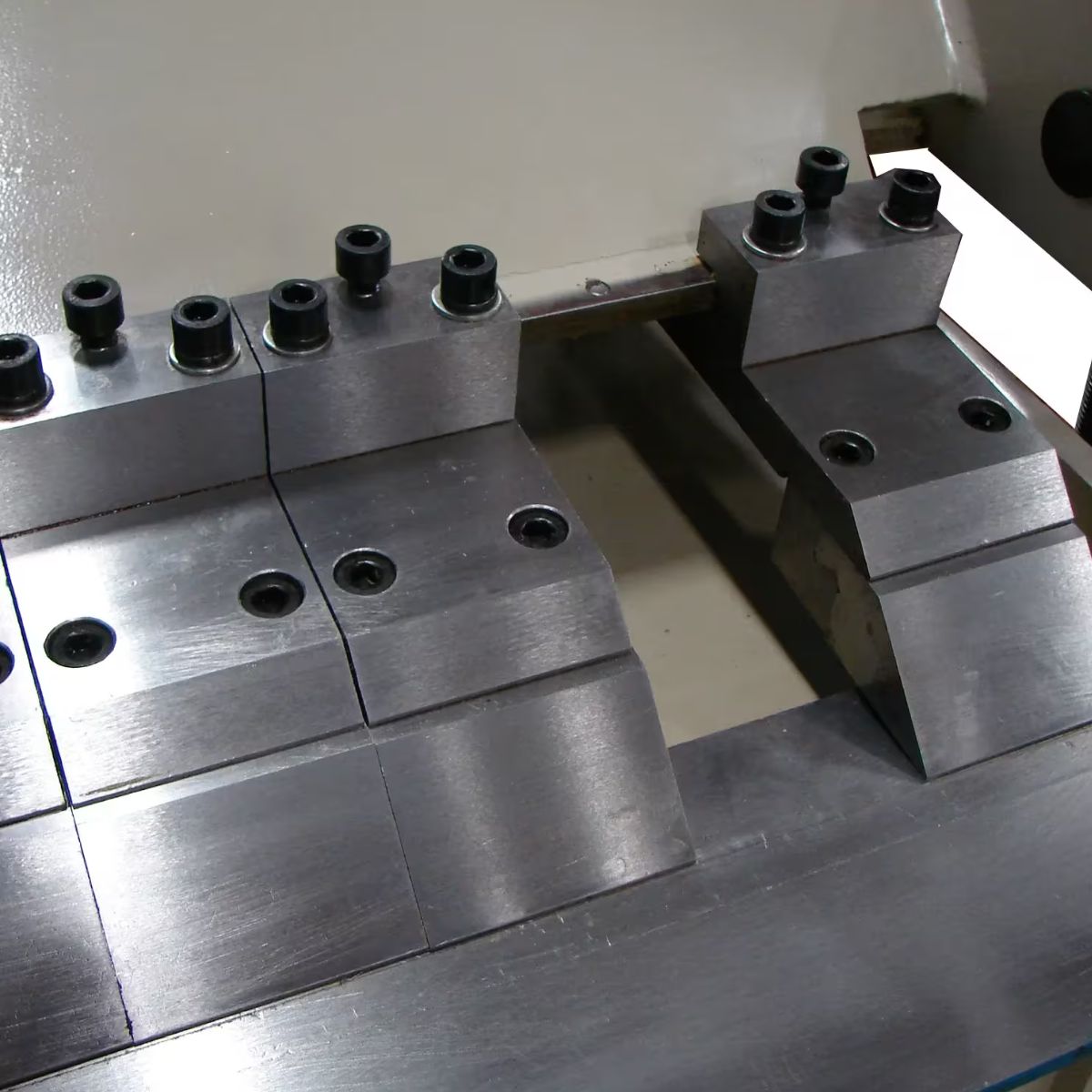 Baileigh BB-4814 48" Manual Box & Pan Brake — 14 Gauge