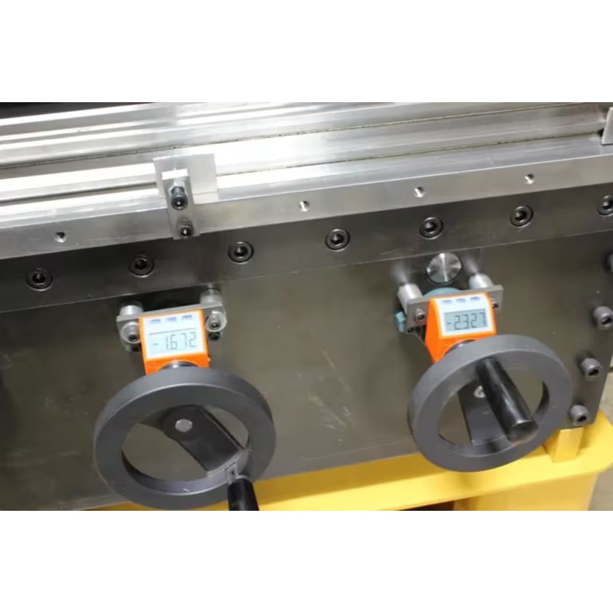 Baileigh BP-3142NC 220V 42-Ton 31" Hydraulic Press Brake with NC Controller