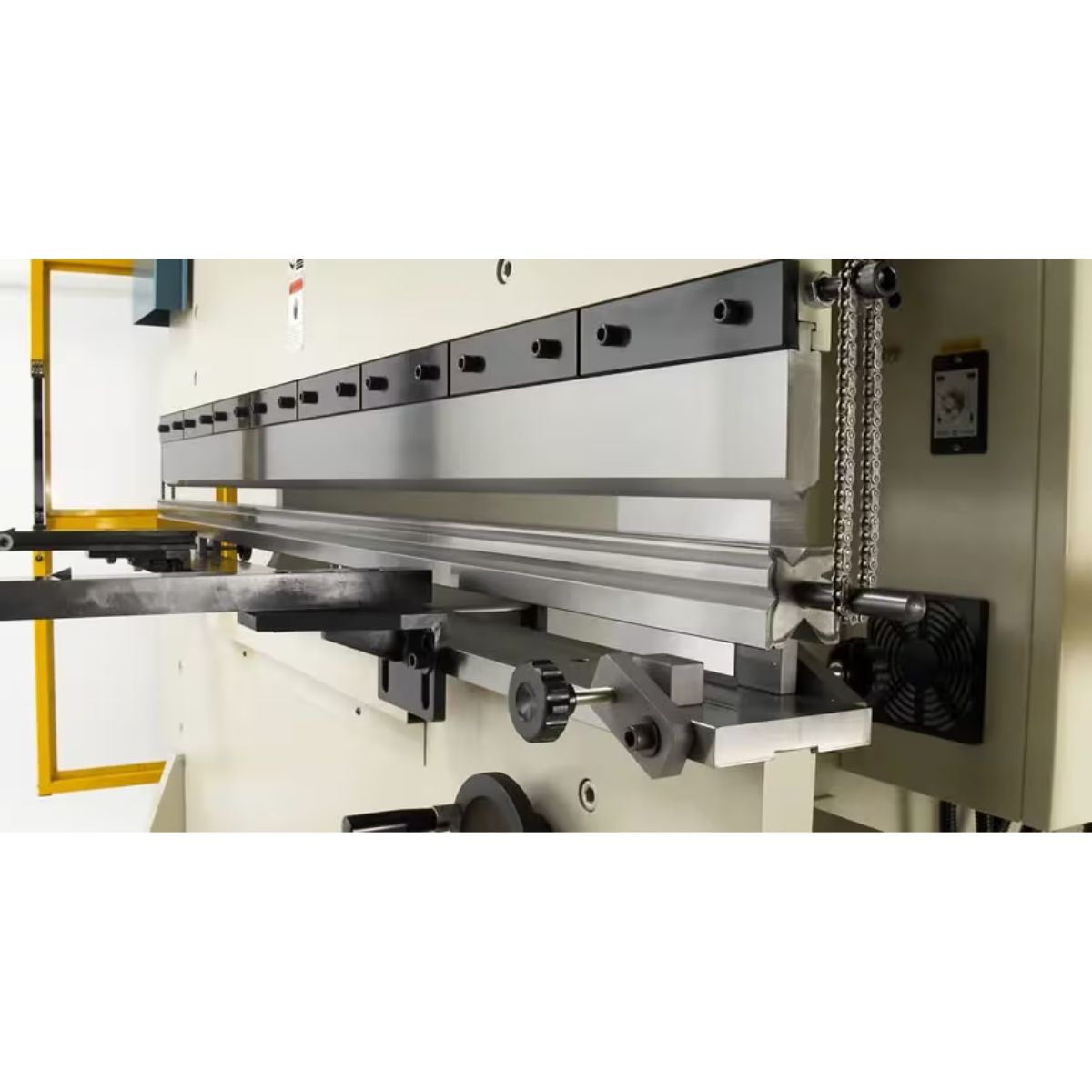Baileigh BP-9078NC 220V 3-Phase 90-Ton 78" Hydraulic Press Brake with NC Controller