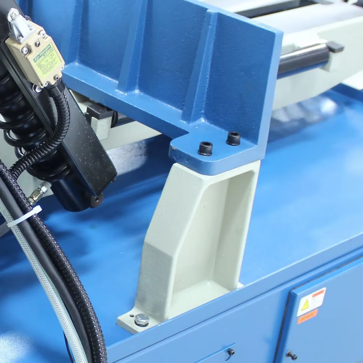 Baileigh BS-330SA 13" Semi-Automatic Mitering Band Saw