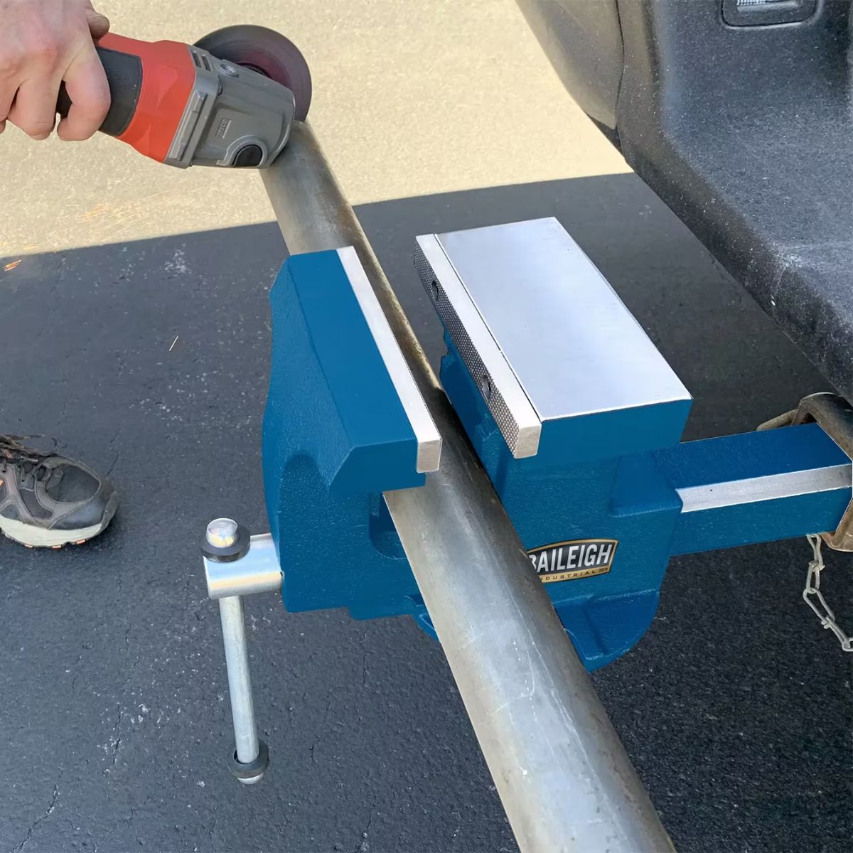 Baileigh BV-6HV 6" Heavy Duty Hitch / Bench Vise
