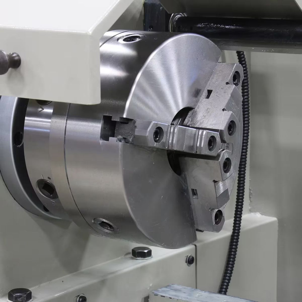 Baileigh PL-1860E 18" × 60" Geared Head Engine Lathe