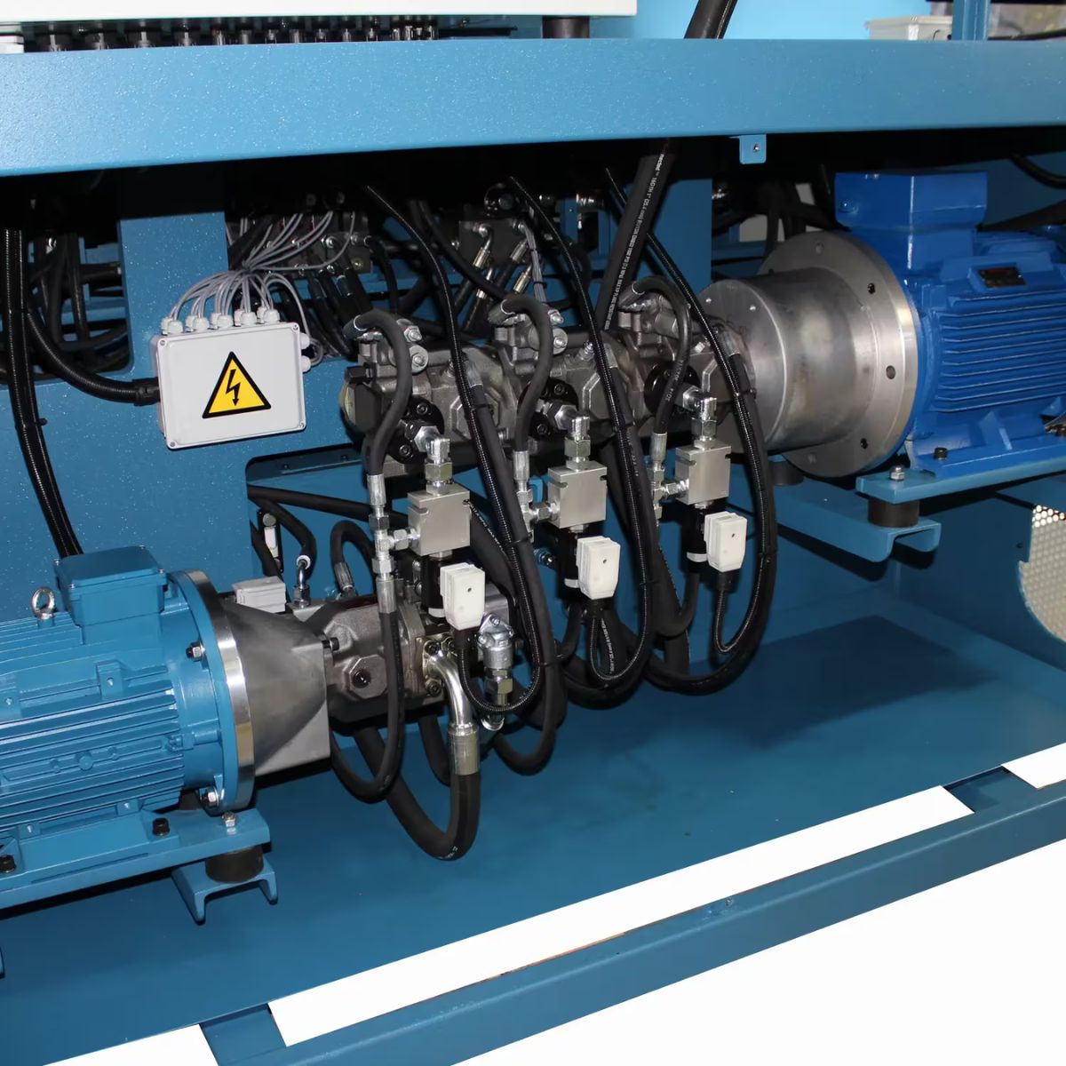 Baileigh R-H170 440/480V 3-Phase Hydraulic Double Pinch Roll Bender with Guide Rolls