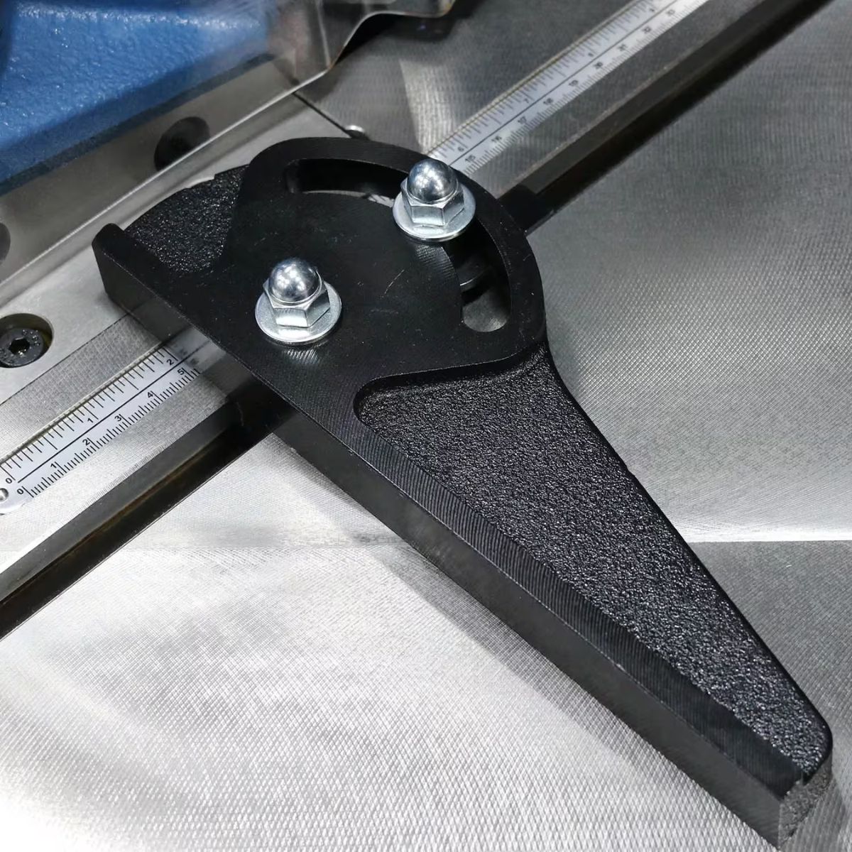 Baileigh SN-F11-AN Air-Operated Fixed Angle Sheet Metal Notcher — 11 Gauge
