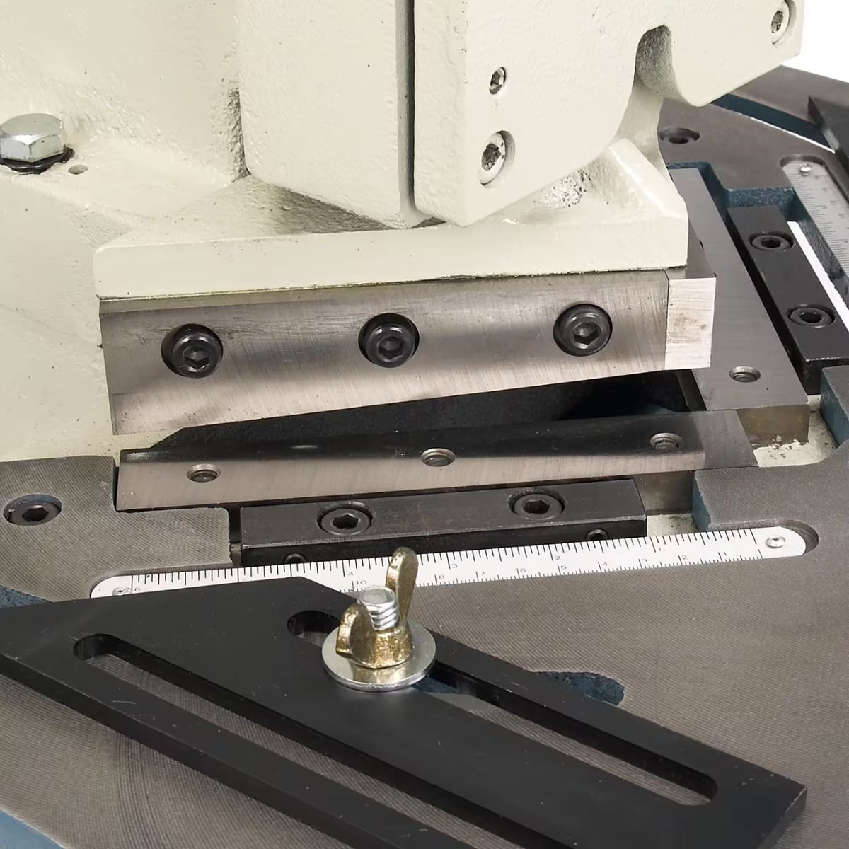 Baileigh SN-F16-HN Manual Corner Notcher — 16 Gauge
