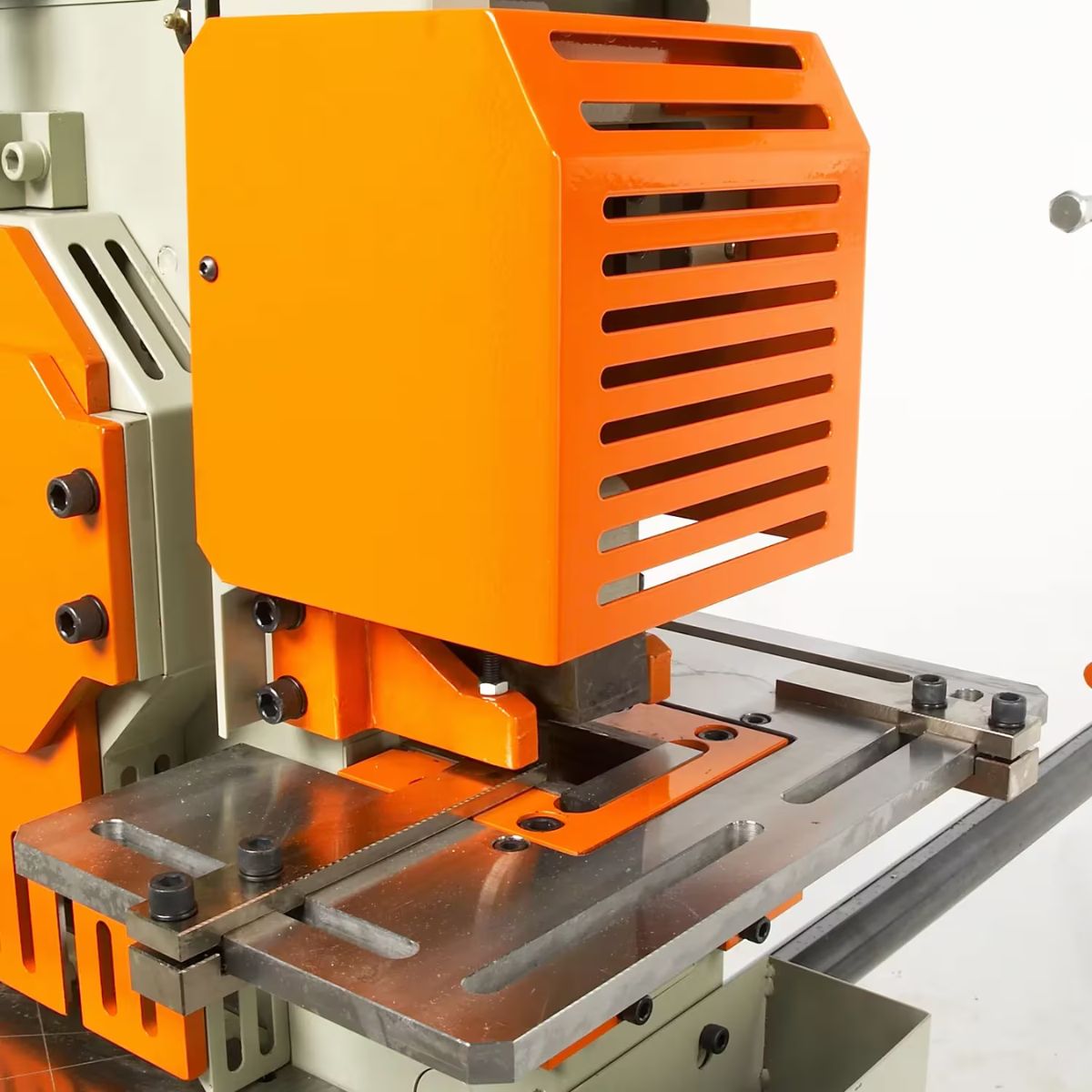 Baileigh SW-501 220V 1-Phase 50-Ton 5-Station Ironworker