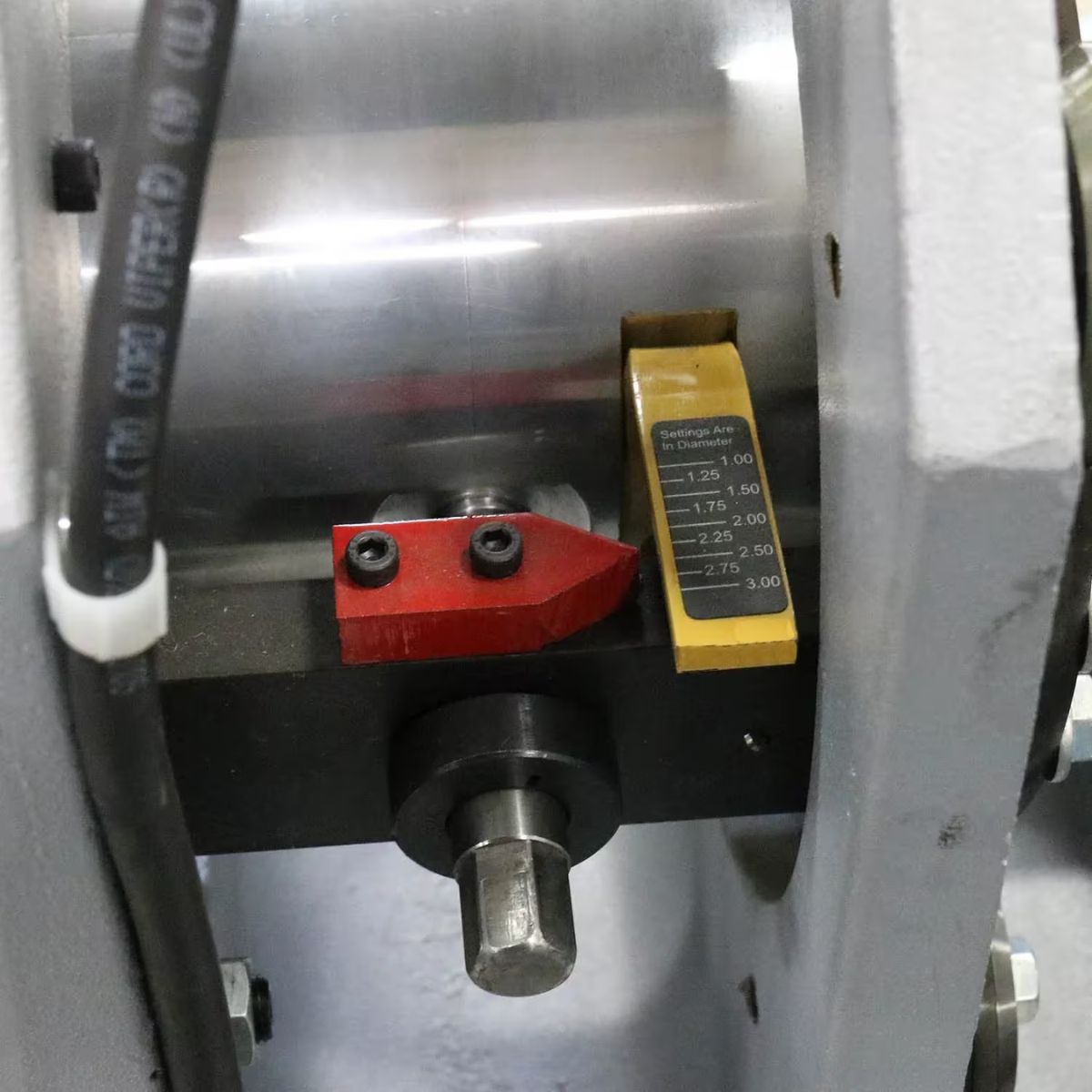 Baileigh TN-800 110V Eccentric Cut End Mill Tube & Pipe Notcher
