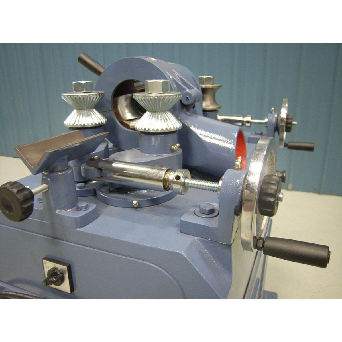 Oliver 7660 Round Rod Milling Machine